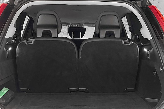 Volvo XC90 10 of 30
