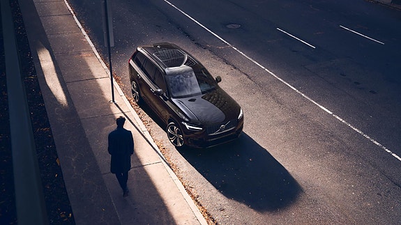 Volvo XC90 10 of 27