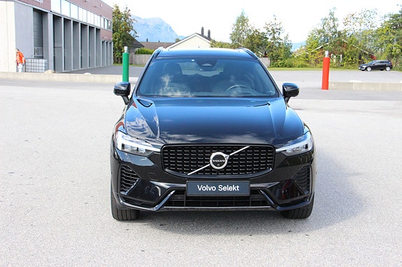 Volvo XC60 2 of 30