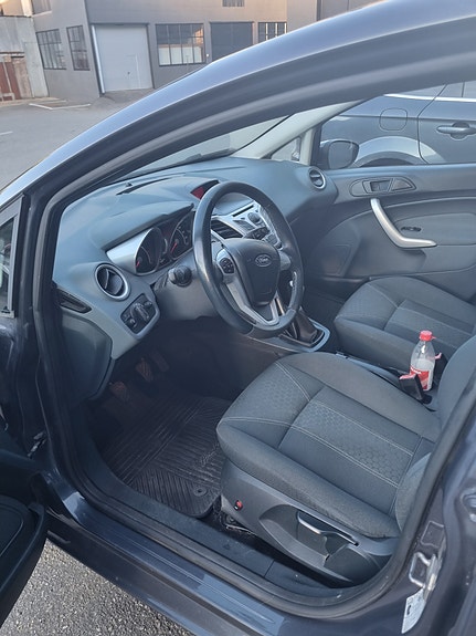 Ford Fiesta 9 of 14