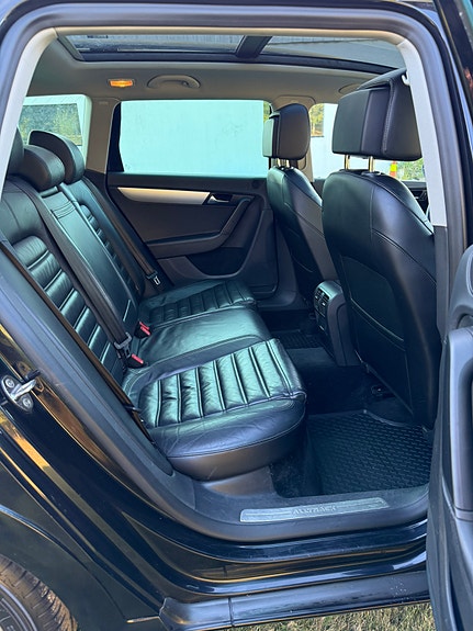 Volkswagen Passat Alltrack 17 of 28