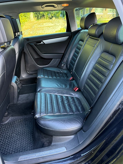 Volkswagen Passat Alltrack 16 of 28