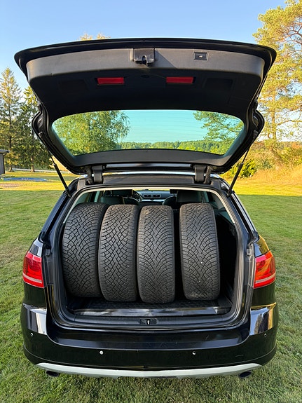 Volkswagen Passat Alltrack 22 of 28