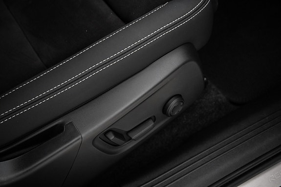 Volvo XC40 19 of 28