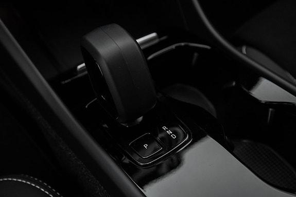 Volvo XC40 16 of 28