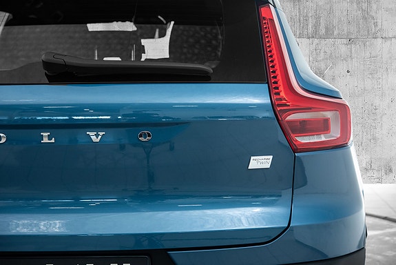 Volvo XC40 7 of 28