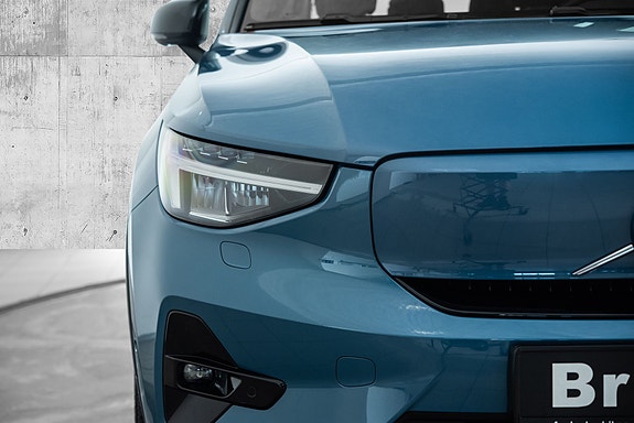 Volvo XC40 3 of 28
