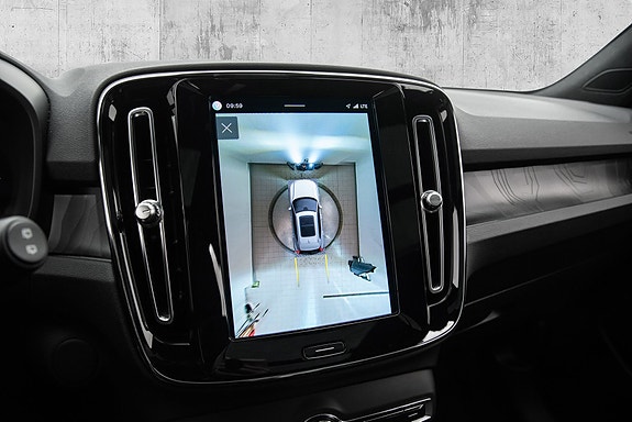 Volvo XC40 15 of 28