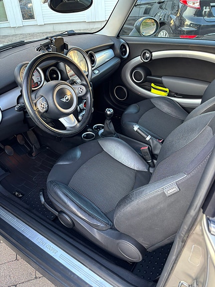 MINI Cooper 15 of 30
