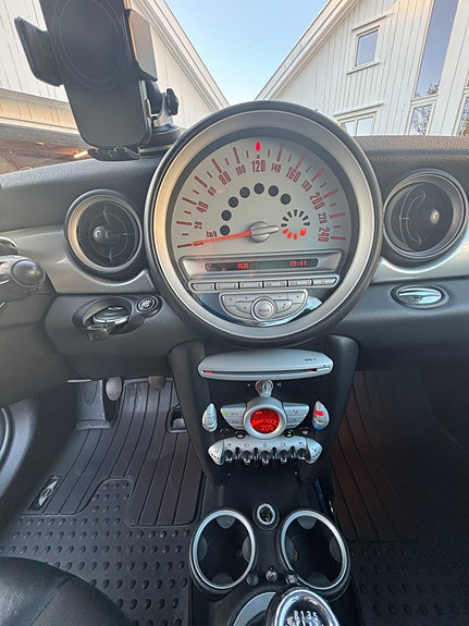 MINI Cooper 10 of 30