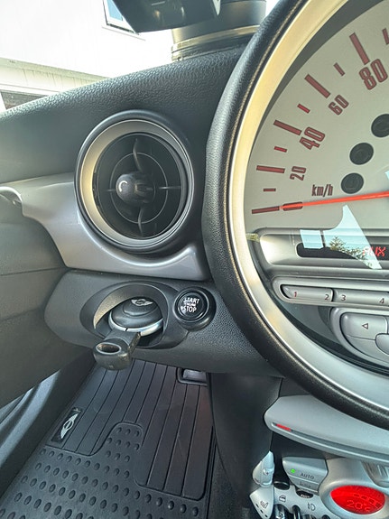 MINI Cooper 13 of 30