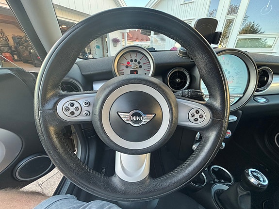MINI Cooper 11 of 30