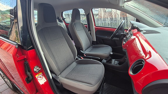 Volkswagen UP! 8 of 25