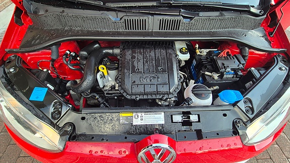 Volkswagen UP! 25 of 25