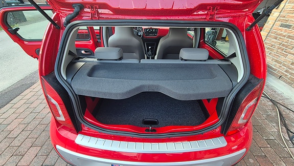 Volkswagen UP! 21 of 25