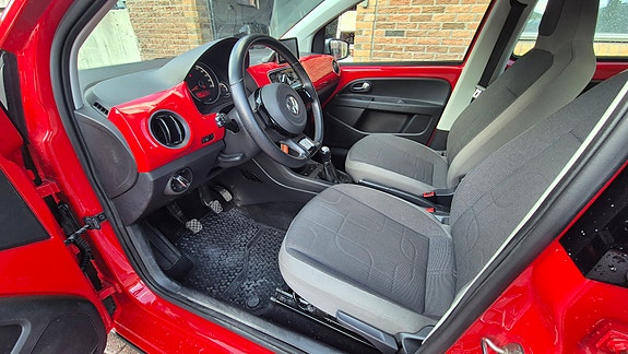 Volkswagen UP! 6 of 25