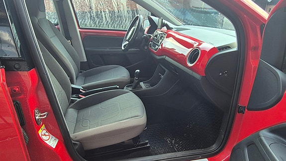 Volkswagen UP! 9 of 25
