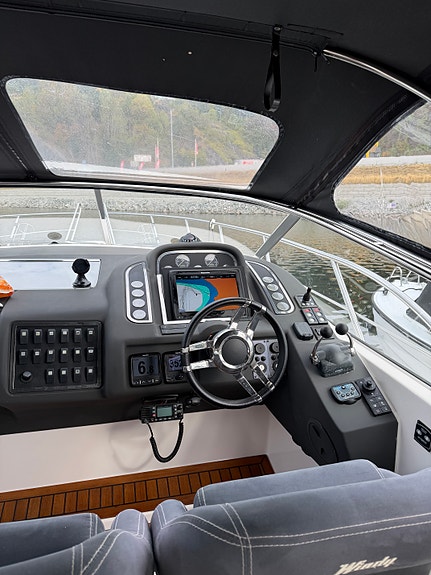 Windy Grand Mistral 37 7 of 26