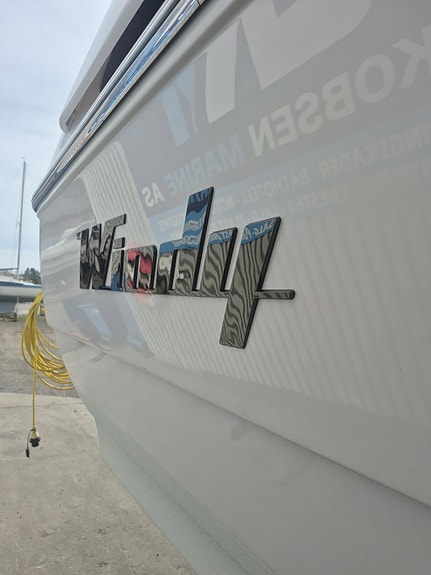 Windy Grand Mistral 37 4 of 26