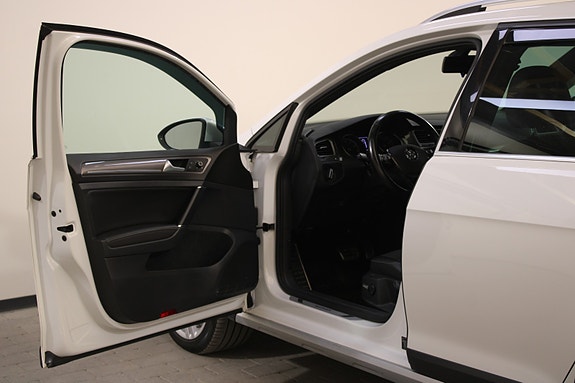 Volkswagen Golf Alltrack 21 of 30