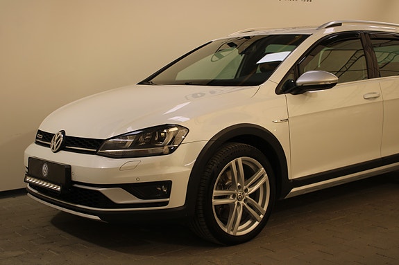 Volkswagen Golf Alltrack 3 of 30