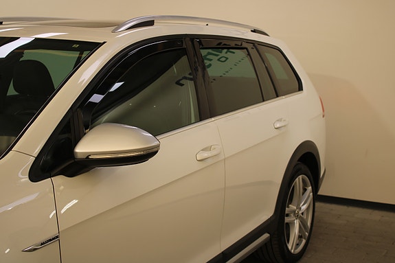 Volkswagen Golf Alltrack 18 of 30
