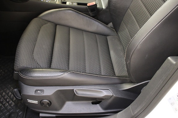 Volkswagen Golf Alltrack 26 of 30
