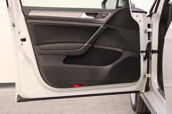Volkswagen Golf Alltrack 22 of 30