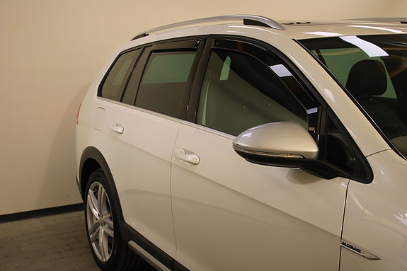 Volkswagen Golf Alltrack 11 of 30