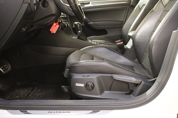 Volkswagen Golf Alltrack 25 of 30