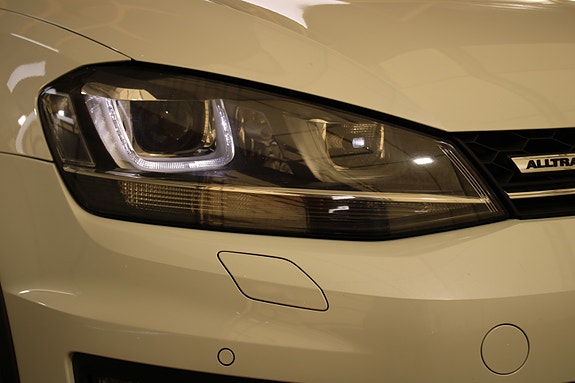 Volkswagen Golf Alltrack 10 of 30