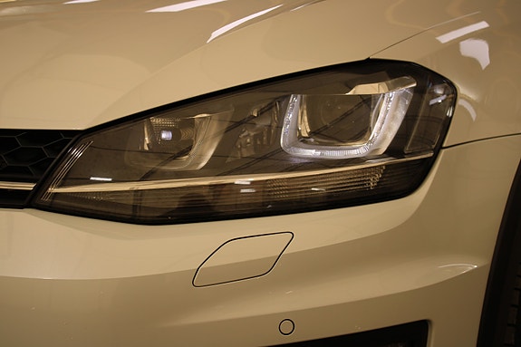 Volkswagen Golf Alltrack 19 of 30
