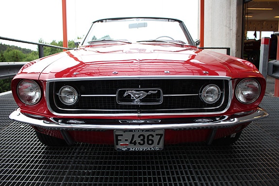 Ford Mustang 9 of 30