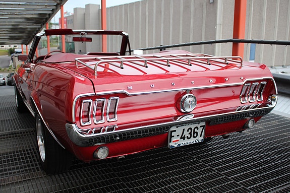 Ford Mustang 16 of 30