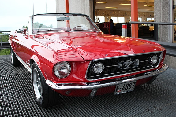 Ford Mustang 10 of 30