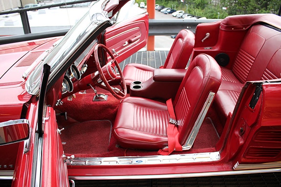 Ford Mustang 27 of 30
