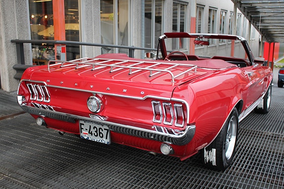 Ford Mustang 12 of 30