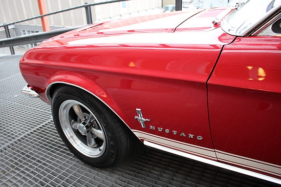 Ford Mustang 19 of 30