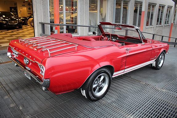 Ford Mustang 13 of 30
