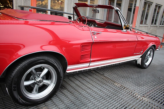 Ford Mustang 14 of 30