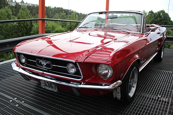 Ford Mustang 7 of 30