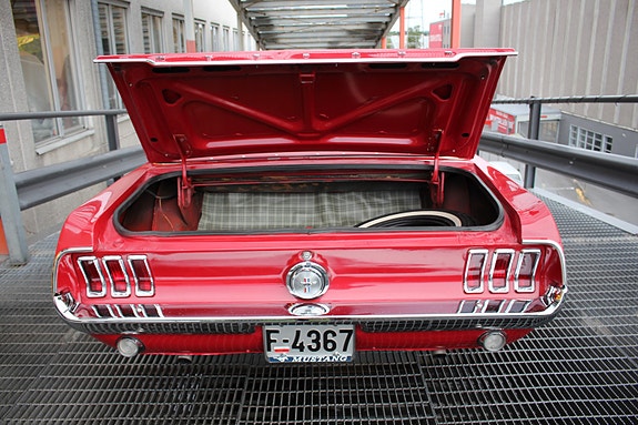 Ford Mustang 23 of 30