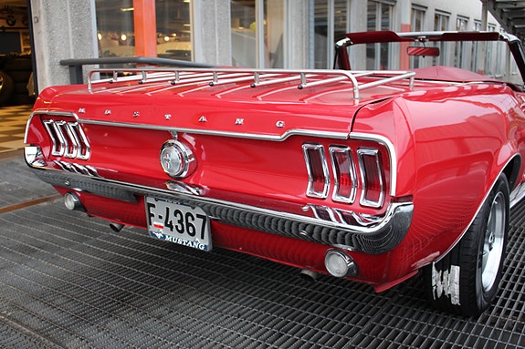 Ford Mustang 22 of 30