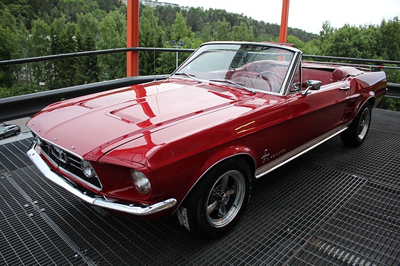 Ford Mustang 8 of 30