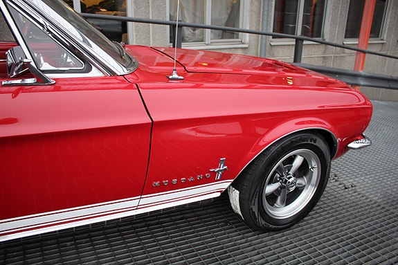 Ford Mustang 15 of 30