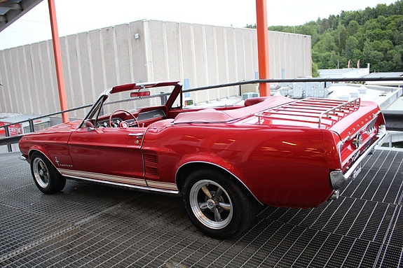 Ford Mustang 17 of 30