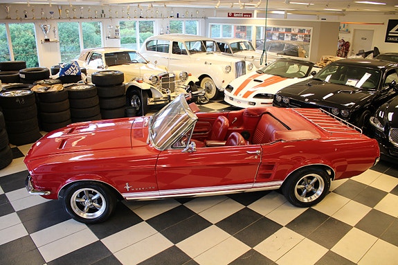 Ford Mustang 4 of 30