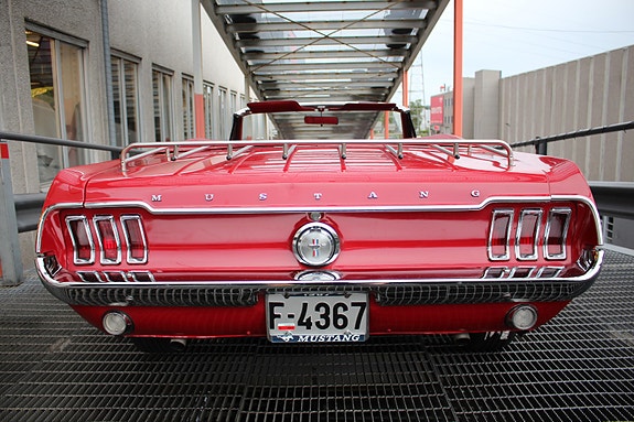 Ford Mustang 20 of 30