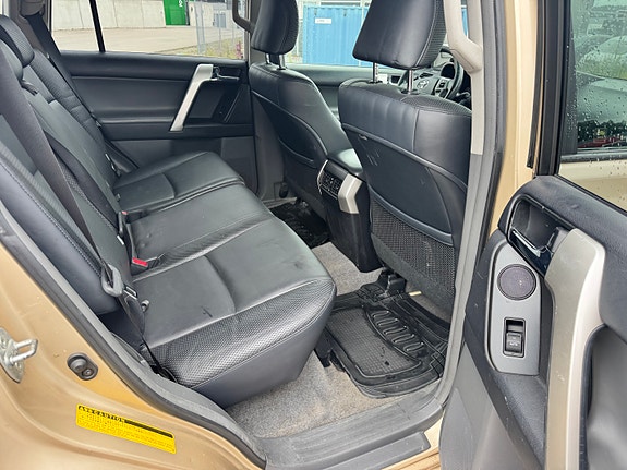 Toyota Land Cruiser 18 of 30