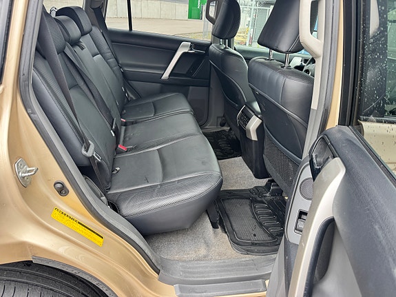 Toyota Land Cruiser 19 of 30